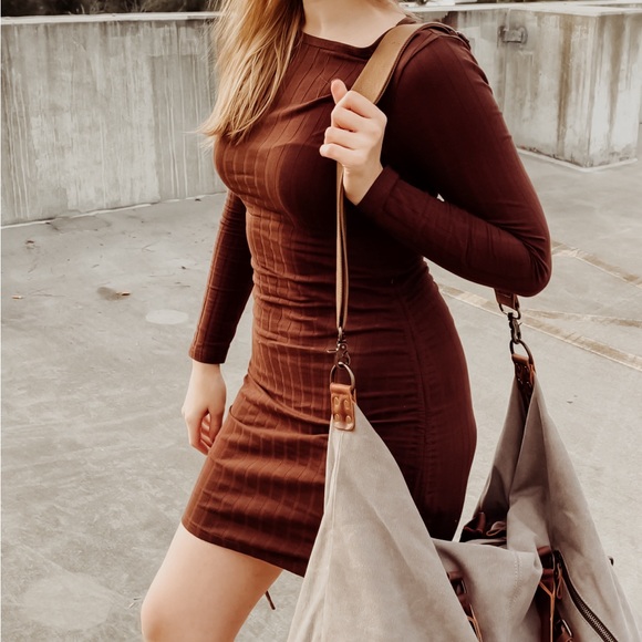 Brown long sleeve side ruched dress - Picture 2 of 2